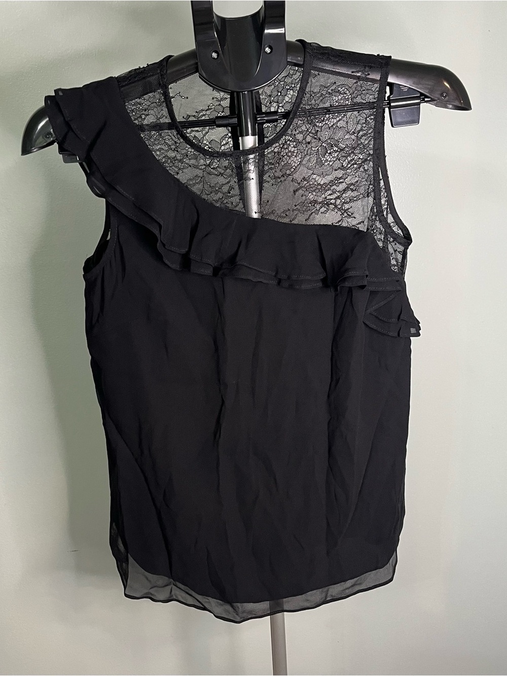 Alice and trixie women’s XS Black Lace Yoke Ruffle One-Shoulder Camisole